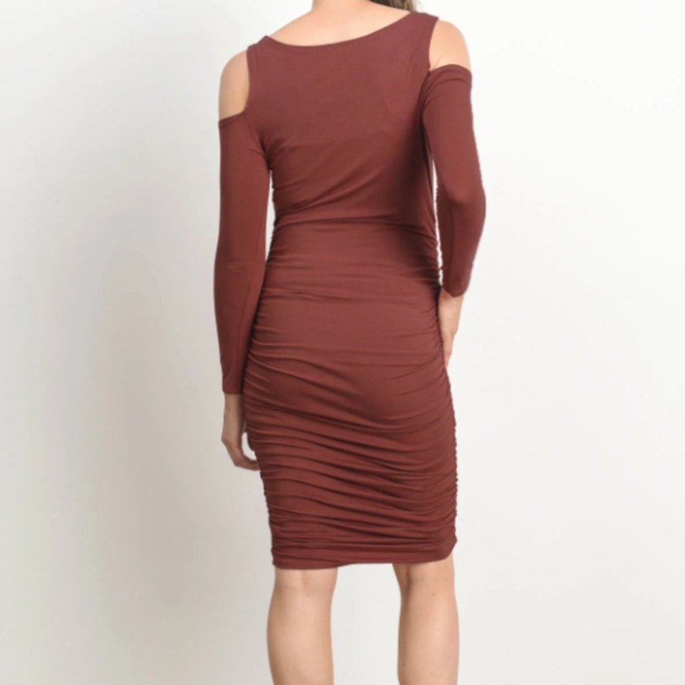 Cinnamon Long Sleeve Dress Ruched Shoulder Cut Out  Red SZ LARGE NWT!
